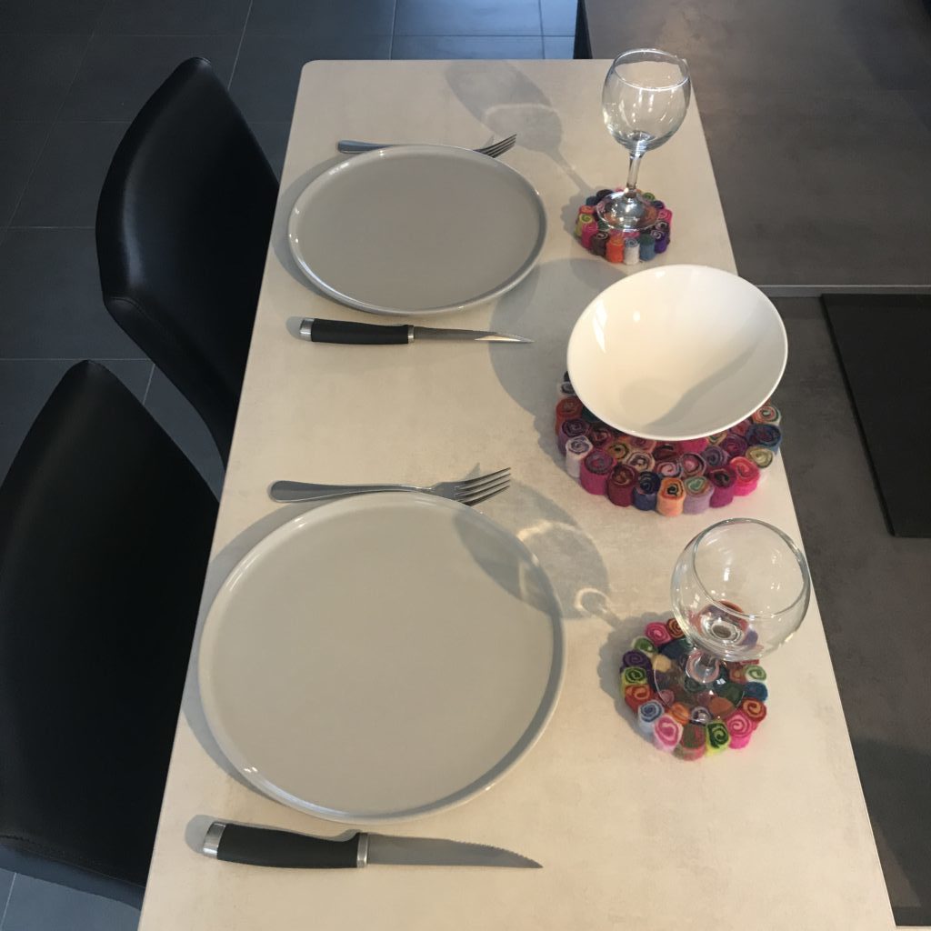 Dessous De Plat En Feutre Laine 20 Cm - Isolation Thermique Et Décoration Fait Main