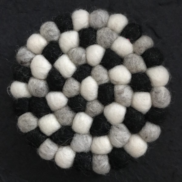 Dessous de plat en perles de laine du Népal N041